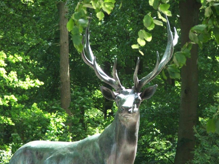 Der bronzene Hirsch